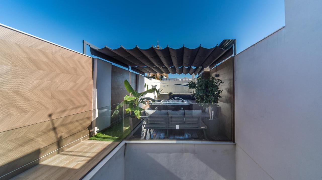 Elegant Duplex 3 Master Bedrooms And Private Seville Exterior photo