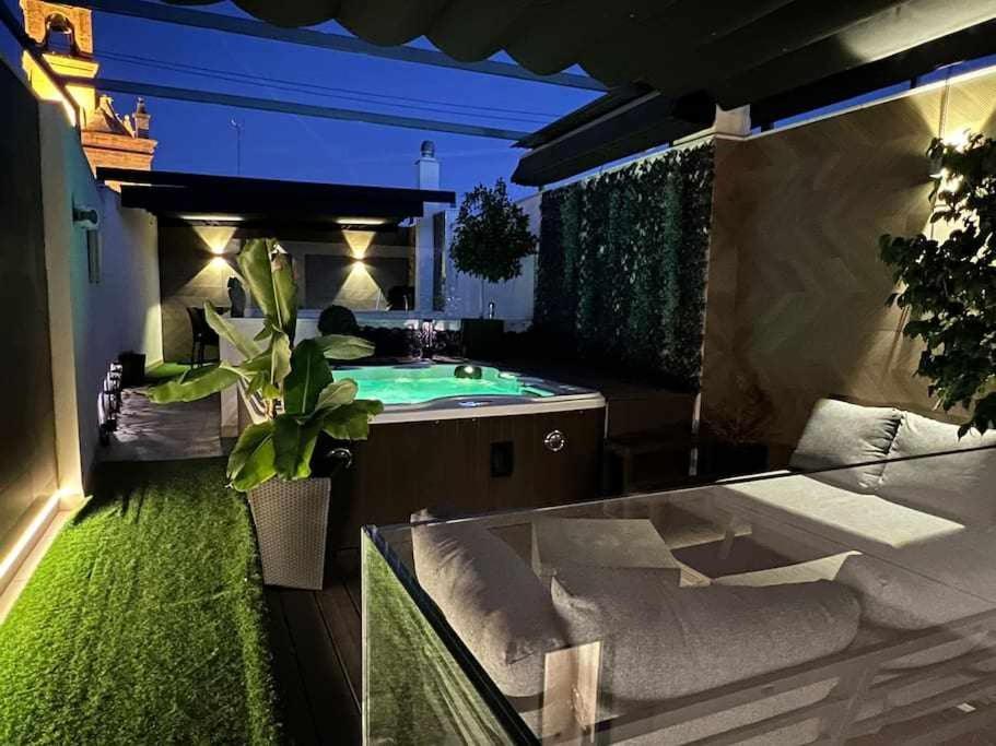 Elegant Duplex 3 Master Bedrooms And Private Seville Exterior photo